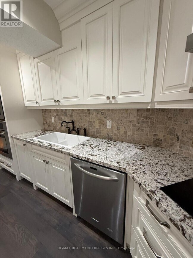 50 Indian Valley Trail in Mississauga, ON - Building Photo - Building Photo