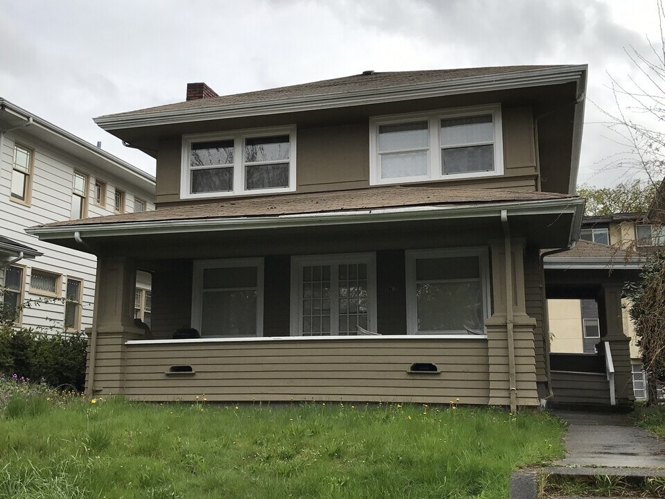 4728 16th Ave NE in Seattle, WA - Building Photo