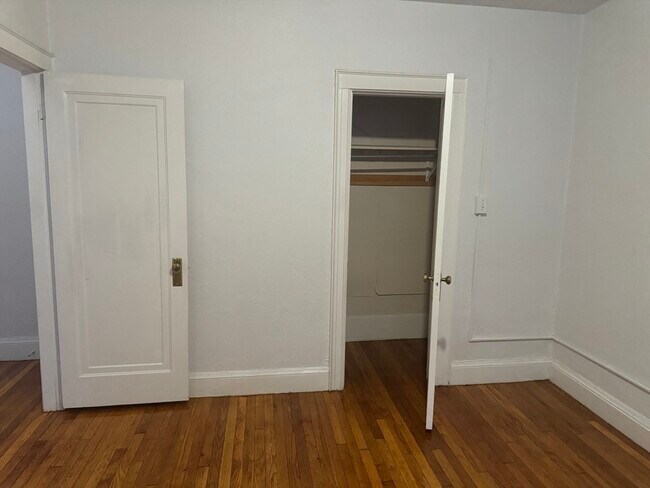 76 Strathmore Rd, Unit #203 in Boston, MA - Foto de edificio - Building Photo