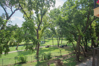 Bent Oaks Apartments in Dallas, TX - Foto de edificio - Building Photo