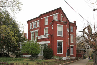 1300 S 3rd St in Louisville, KY - Foto de edificio - Building Photo