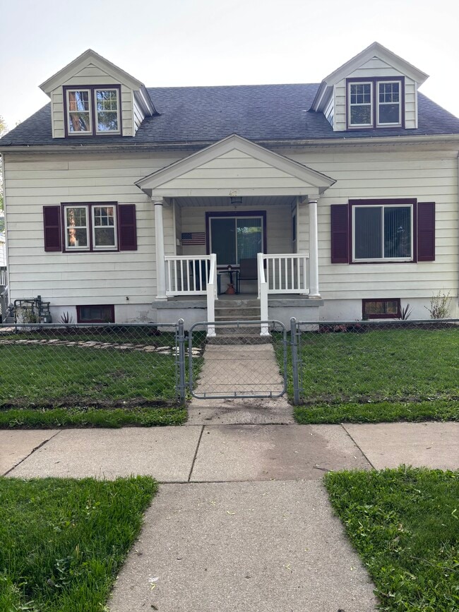 419 Edward St, Unit 419