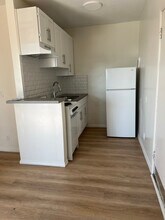 6214 Holly Mont Dr in Los Angeles, CA - Building Photo - Building Photo