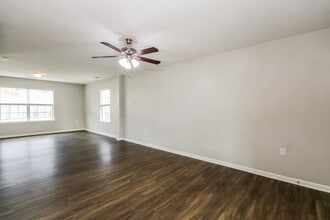 1918 Eastway Dr in Dallas, NC - Building Photo - Building Photo