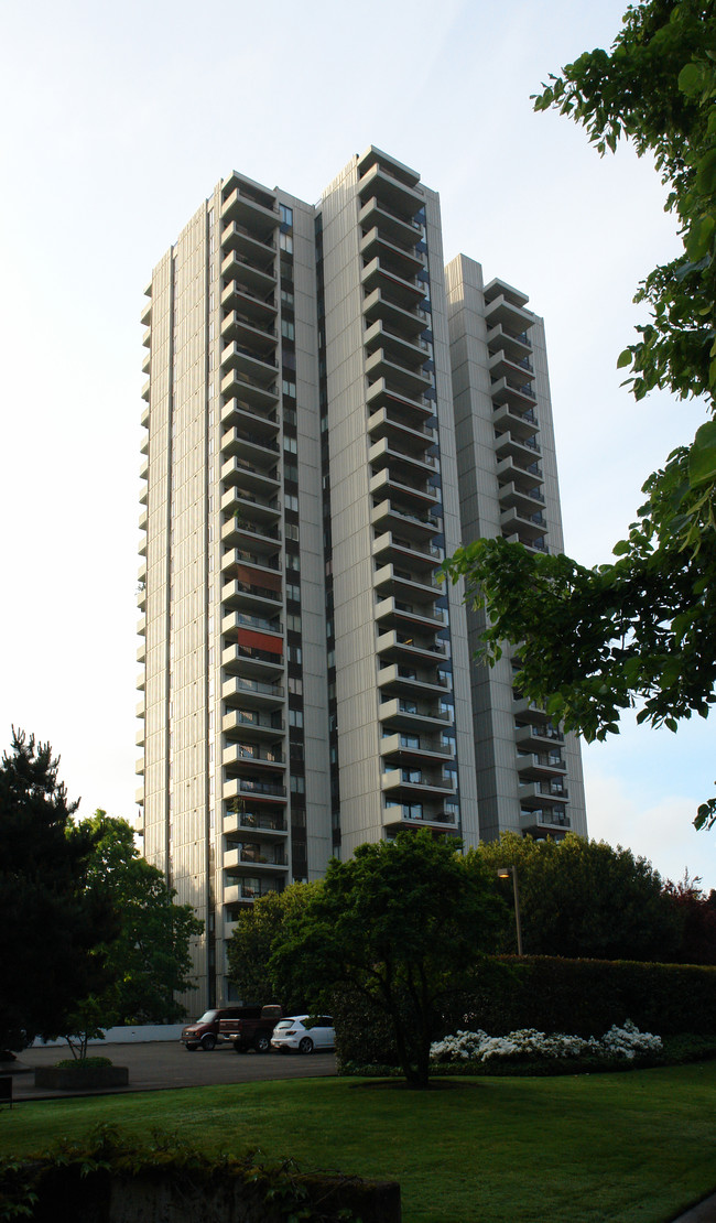 Madison Tower in Portland, OR - Building Photo - Building Photo