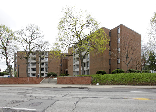 900 Washington Rd in Pittsburgh, PA - Foto de edificio - Building Photo