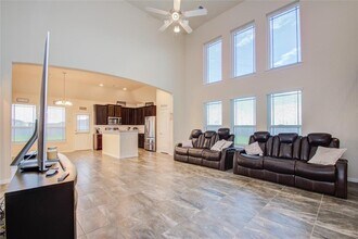 231 San Jacinto Dr in Baytown, TX - Building Photo - Building Photo