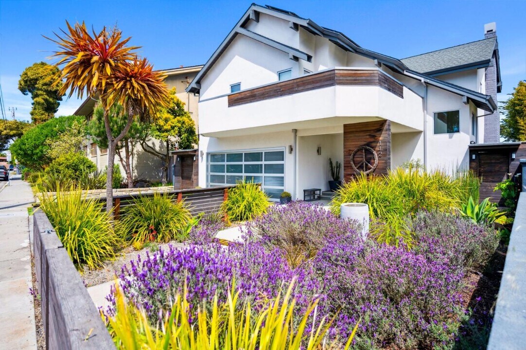 112 Eucalyptus Ave in Santa Cruz, CA - Building Photo