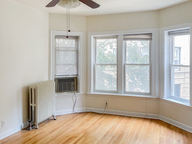 3916 N Pine Grove Ave, Unit 3W in Chicago, IL - Building Photo - Building Photo