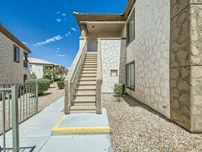 6905 Squaw Mountain Dr in Las Vegas, NV - Building Photo - Building Photo