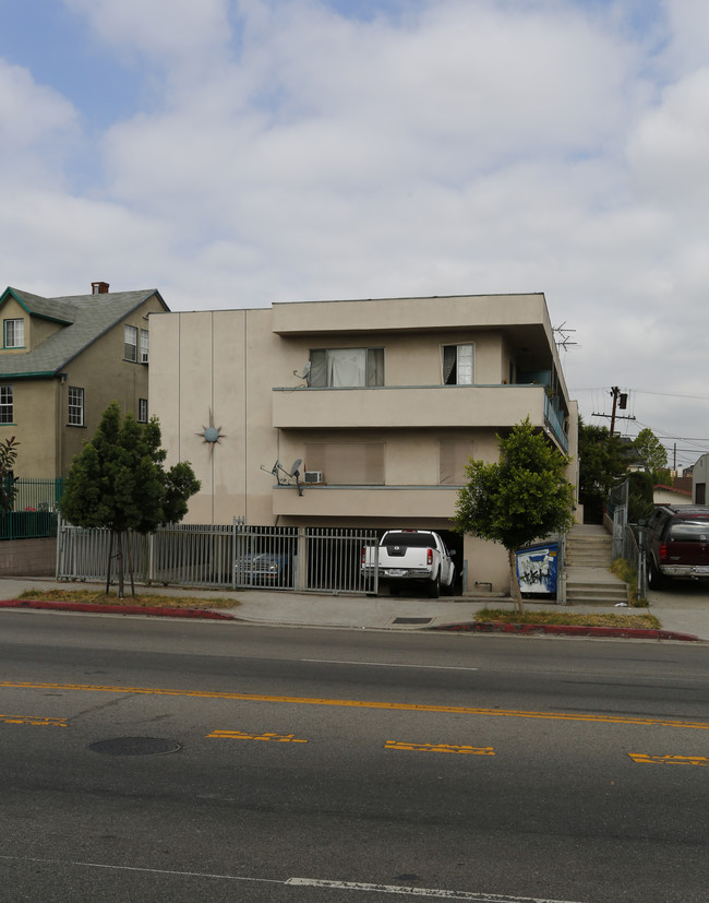 973 S Wilton Pl in Los Angeles, CA - Foto de edificio - Building Photo