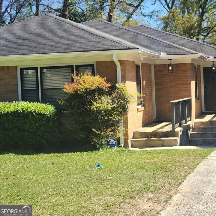 451 Wimbledon Rd NE in Atlanta, GA - Building Photo