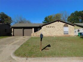 3507 Woodthrush Ln in Denton, TX - Building Photo