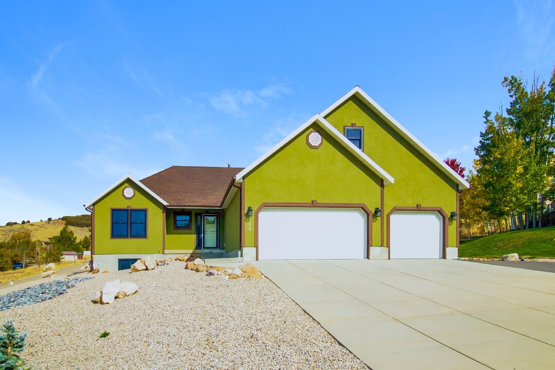 5108 E Wolf Rdg Cir in Eden, UT - Building Photo