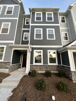 Room in Townhome on Astor Elgin St in Raleigh, NC - Building Photo