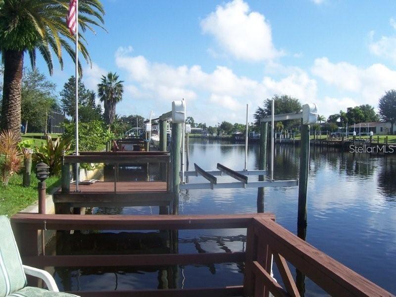 489 W Tarpon Blvd NW in Port Charlotte, FL - Building Photo