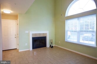 913 Hillside Lake Terrace in Gaithersburg, MD - Building Photo - Building Photo
