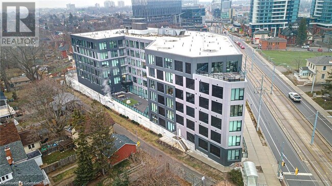 690 King St W in Kitchener, ON - Building Photo - Building Photo