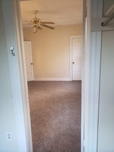 156 Oak St in Manchester, CT - Building Photo - Building Photo