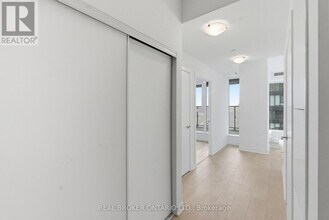 1 Quarrington Ln in North York, ON - Building Photo - Building Photo