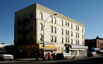 902 DeKalb Ave in Brooklyn, NY - Foto de edificio - Building Photo