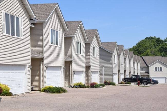 2152 Willow Trail in North Mankato, MN - Building Photo - Building Photo