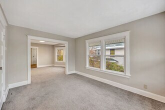 2243 Hannaford Ave, Unit 243 in Norwood, OH - Foto de edificio - Building Photo