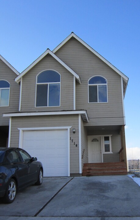 1710 Lancaster Ave-Unit -1714 in Klamath Falls, OR - Building Photo