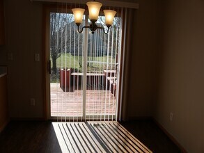 5537 Hillbrook Dr in Galloway, OH - Foto de edificio - Building Photo