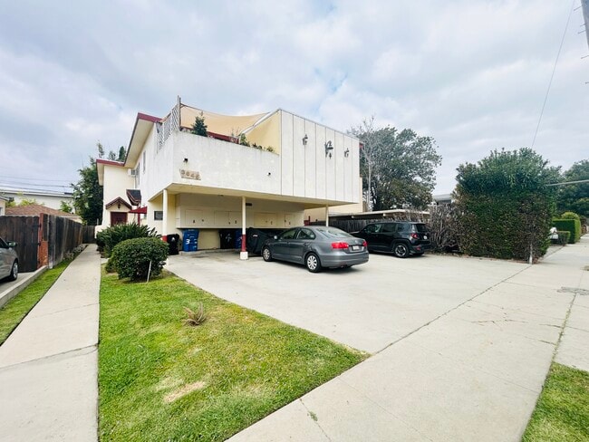 3645 Kelton Ave, Unit 2