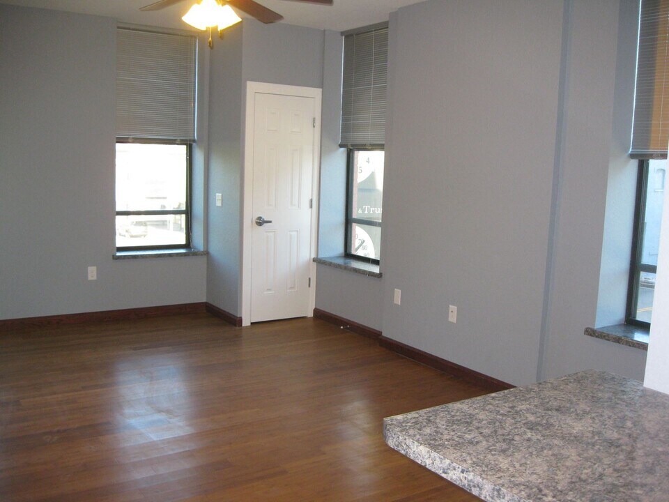 200 Main St E in Menomonie, WI - Building Photo