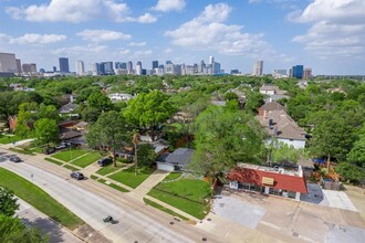 4502 Richmond Ave. in Houston, TX - Building Photo - Building Photo