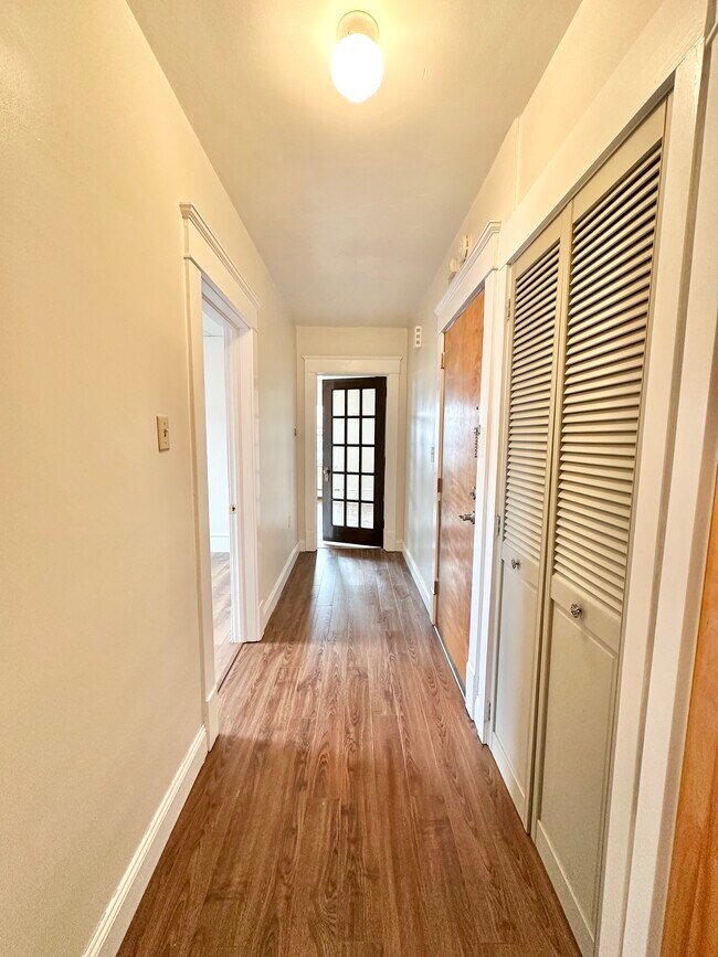 118 Main St, Unit 118 B in Kingston, PA - Foto de edificio - Building Photo