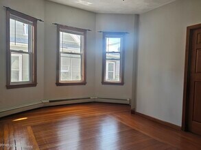 51 Elm St in Somerville, MA - Building Photo - Building Photo