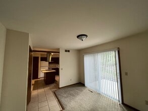2923-2925 Cortland Dr in Janesville, WI - Building Photo - Building Photo