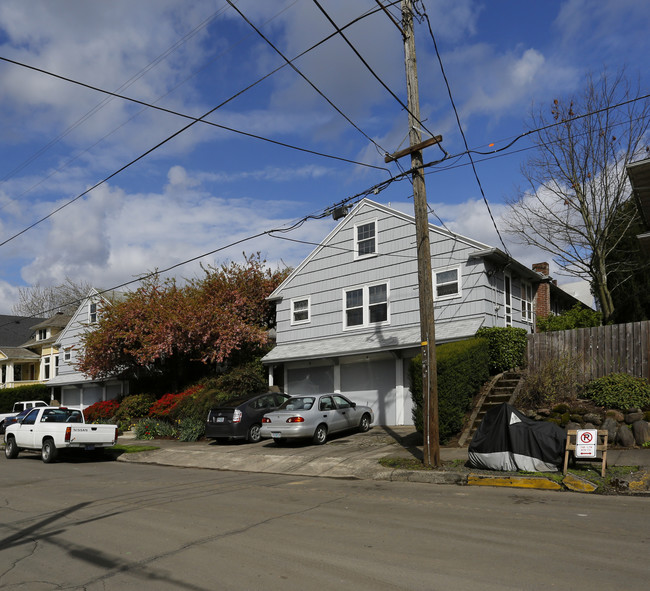 555 NE Fargo St in Portland, OR - Building Photo - Building Photo
