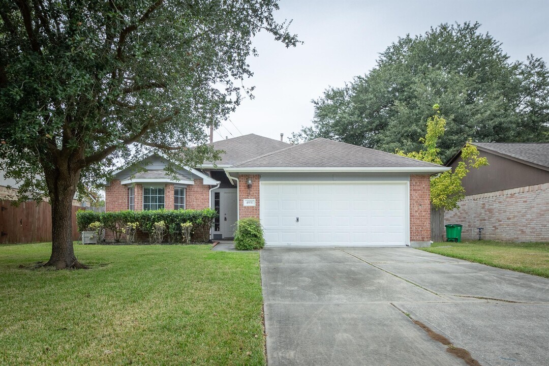 4931 Tealgate Dr in Spring, TX - Building Photo
