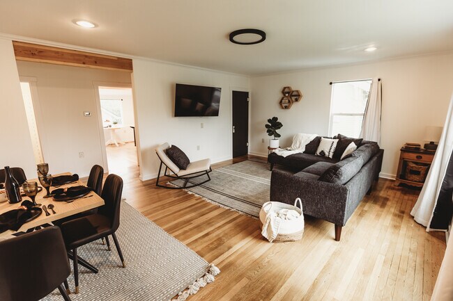 207 E 9th St in Port Angeles, WA - Foto de edificio - Building Photo