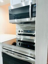 7911 SW 10th St, Unit C in North Lauderdale, FL - Building Photo - Building Photo