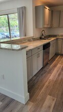 2224 Bahia Vista St in Sarasota, FL - Building Photo - Building Photo