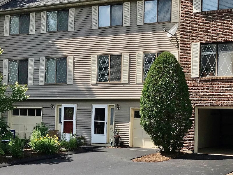 3 Burberry Ct in Merrimack, NH - Building Photo
