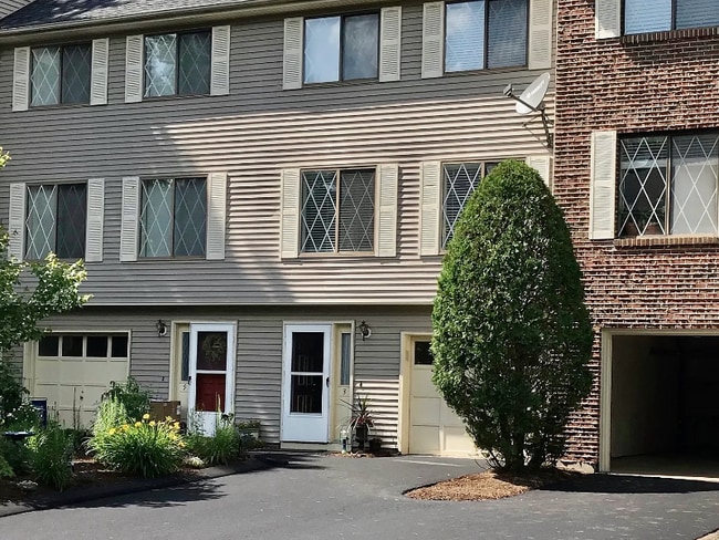 property at 3 Burberry Ct