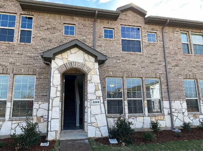 3209 Solana Cir