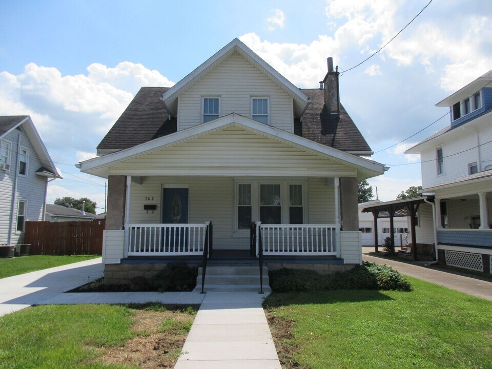702 28th St in Vienna, WV - Foto de edificio