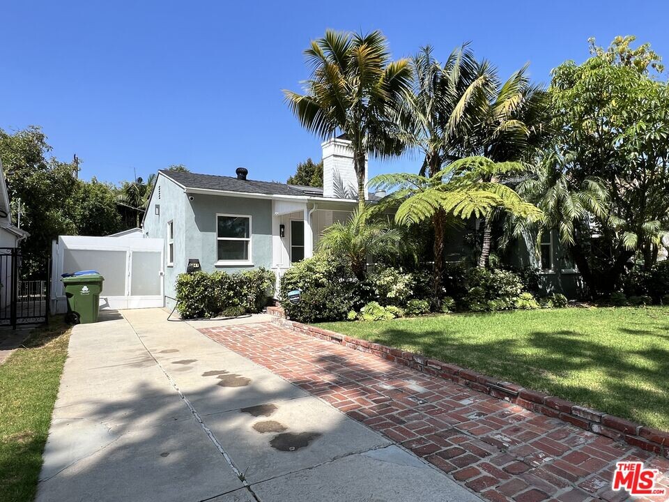 1947 Midvale Ave in Los Angeles, CA - Building Photo