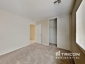 4102 S 62nd Ln in Phoenix, AZ - Building Photo - Building Photo