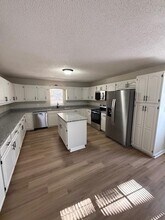 850 Lakeview Dr in Thomasville, NC - Building Photo - Building Photo