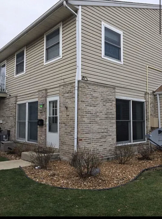 7666 159th Pl in Tinley Park, IL - Building Photo