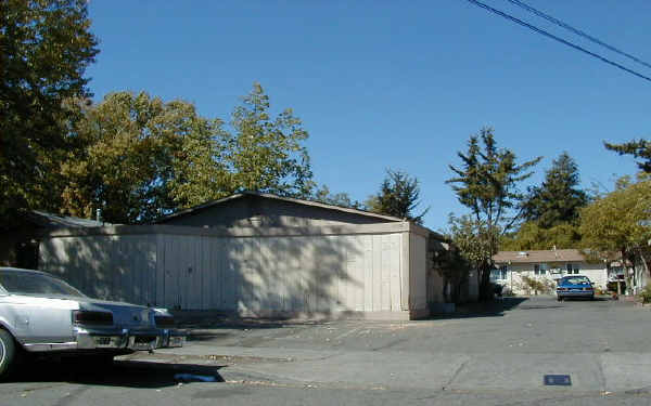 819 Frazier Ave in Santa Rosa, CA - Building Photo