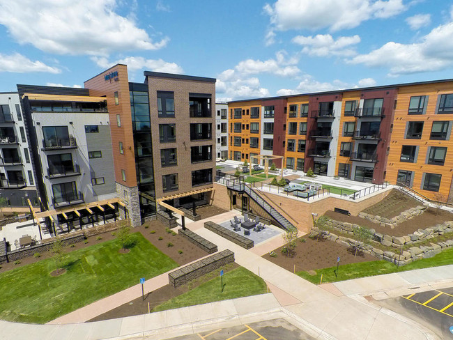 Bluestone Flats in Duluth, MN - Foto de edificio - Building Photo